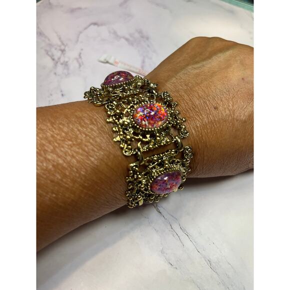 50's Vintage Pink Confetti Dragon Eye Lucite Cabochon Gold Tone Chunky Bracelet - Picture 2 of 11